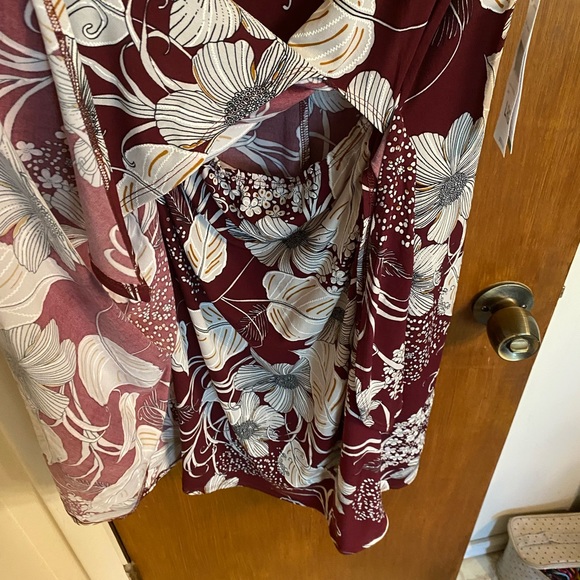 Short sleeve below knee dress in floral print w/front overlay/tie, NWT - Picture 12 of 16